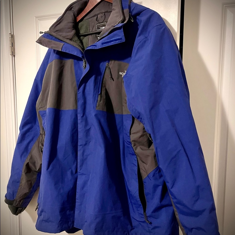 *** MEN’S XXL, BLUE & GREY, NORTH FACE, TRICLIMATE JACKET! EXCELLENT CONDITION!